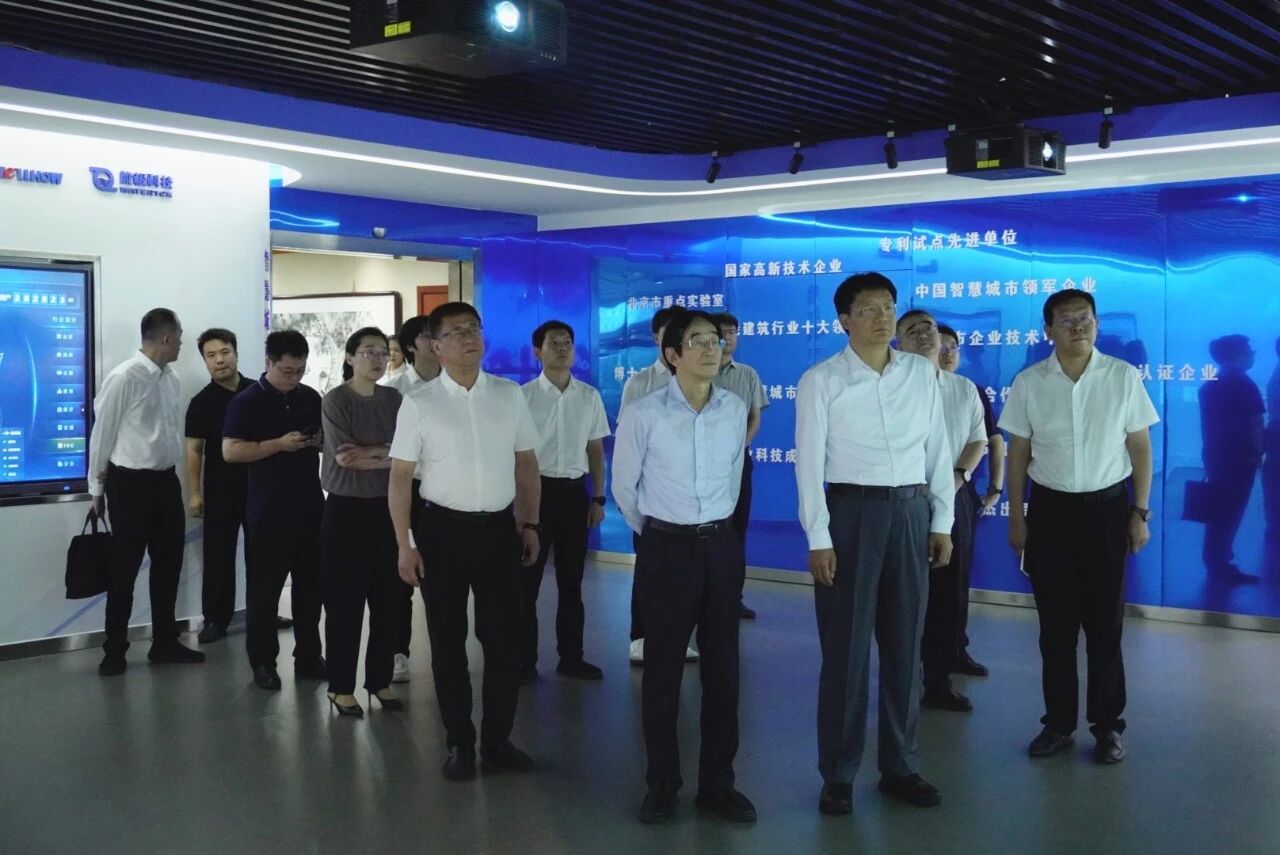 南昌市委副书记、市长高世文调研凯发K8锂—以AI赋能韧性城市建设情况
